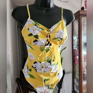 Cupshe Yellow Floral Lace-Up One-Piece Swimsuit